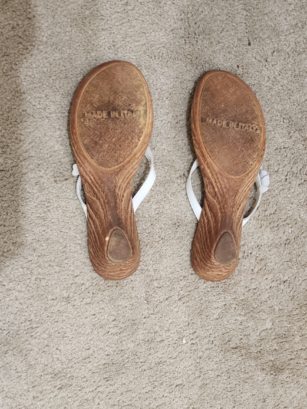 Italian Shoemakers White Floral Strap Sandals - Picture 3 of 4